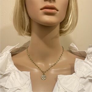 NEW✨Pendant with Tory Burch
Round Logo charm/medallion